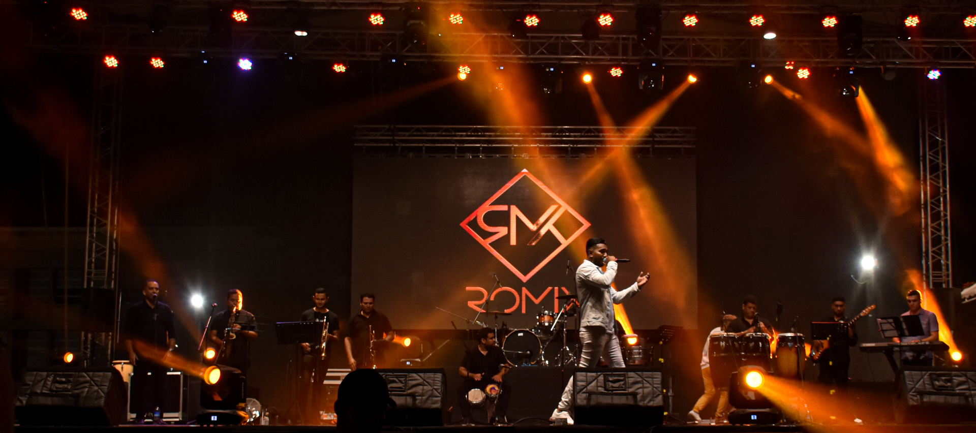 Live · Full band